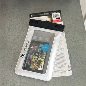 Geckobrands Waterproof Phone Bag-White